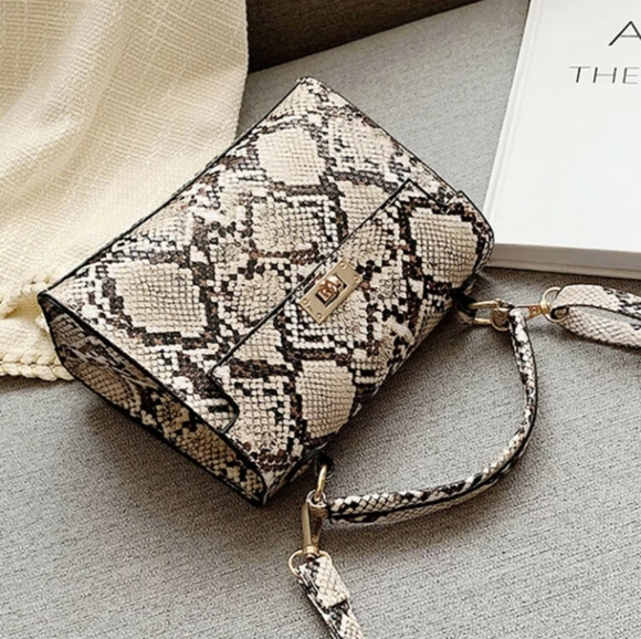 Boutique Handbag - Picture 2 of 6